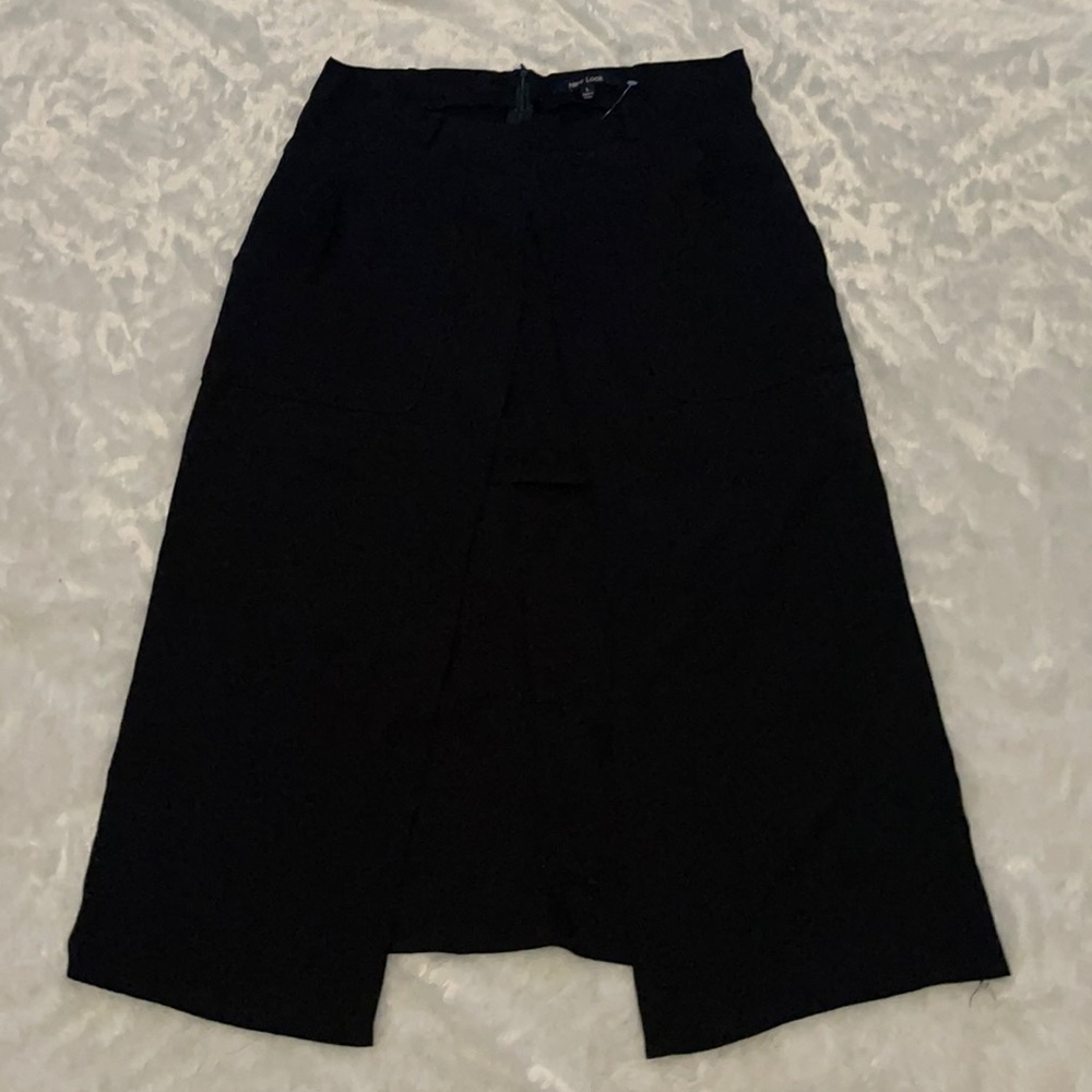 womens light material black short/skirt